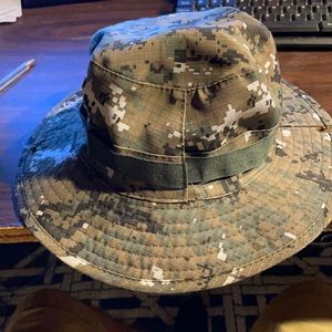 Cami bucket hat with string